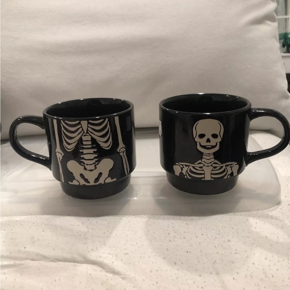 Set Of 4 Black & White Skeleton Stacking Stackable Mugs w Wire Rack Goth Tower - Picture 6 of 11